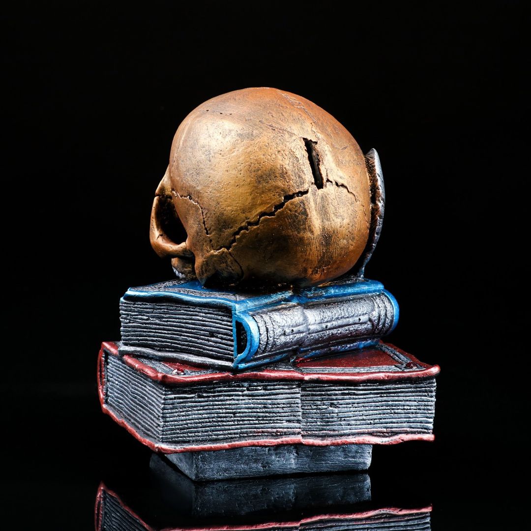 Копилка Череп на книгах Копилка Череп на книгах