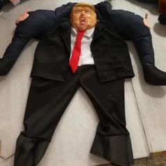 Костюм-наездник верхом Дональд Трамп
