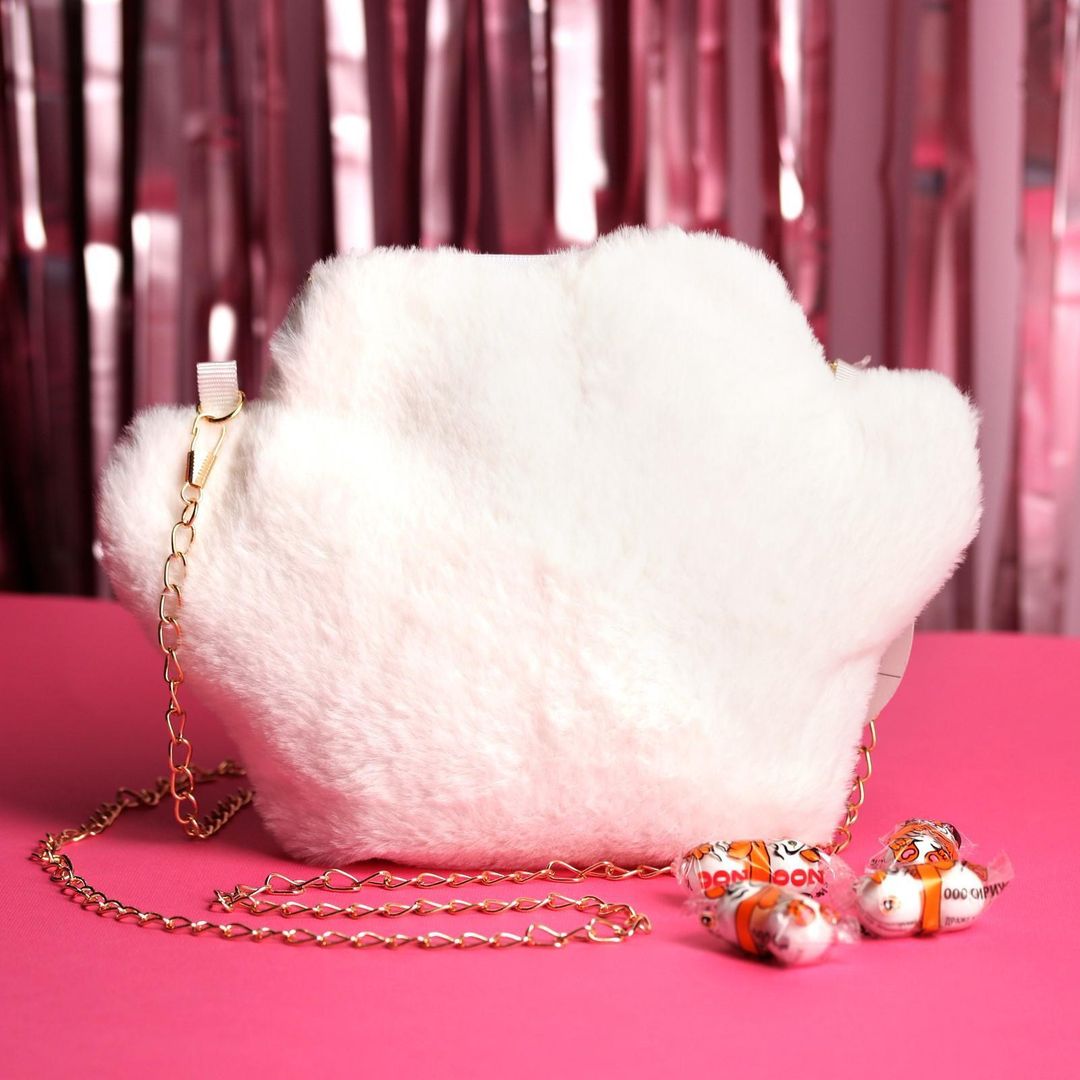 Подарочная сумка-лапка с конфетами Тигристого года Подарочная сумка-лапка с конфетами Тигристого года