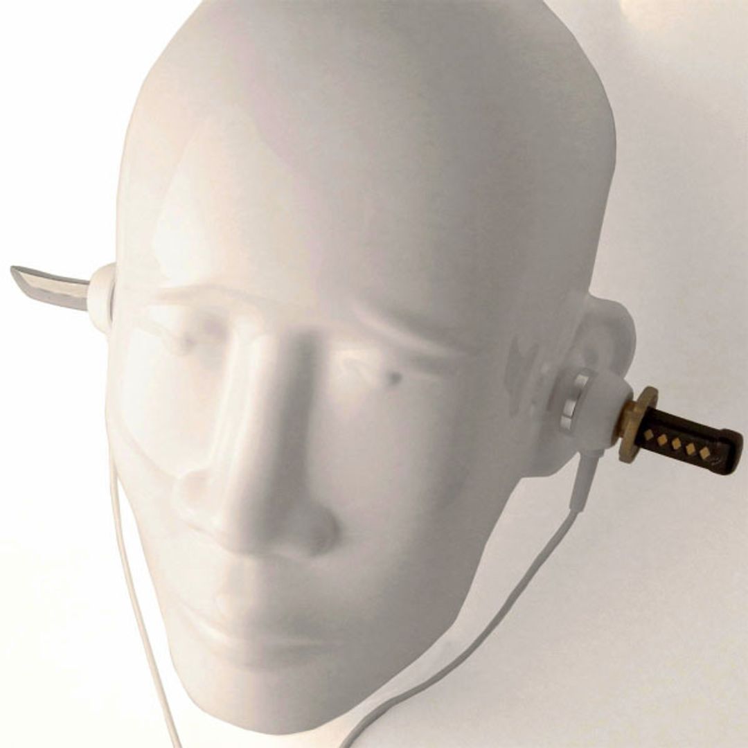 Crazy Earphones Наушники Катана На манекене Crazy Earphones Наушники Катана На манекене