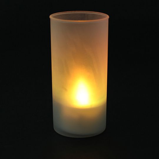                           Светодиодная свеча с желтым свечением
                