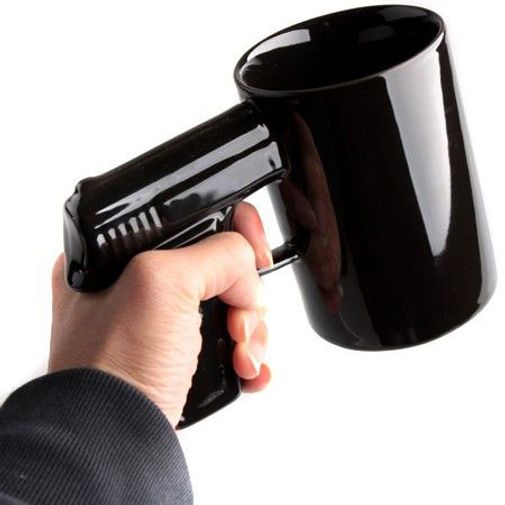 Кружка Пистолет (Черная с черной ручкой) В руке Кружка Пистолет (Черная с черной ручкой) В руке