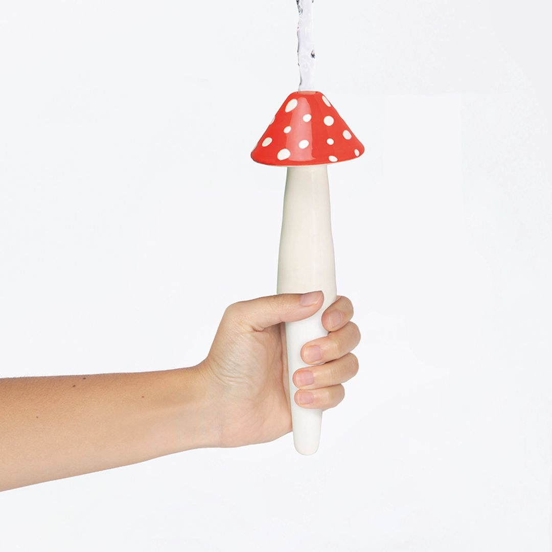 Фигурка с функцией полива для растений Amanita