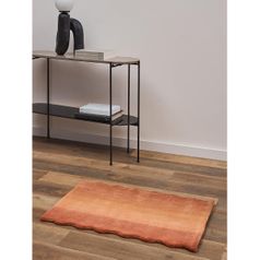 Ковер из шерсти Over Horizon терракотового цвета из коллекции Trendy Ruffles, 60x90 см