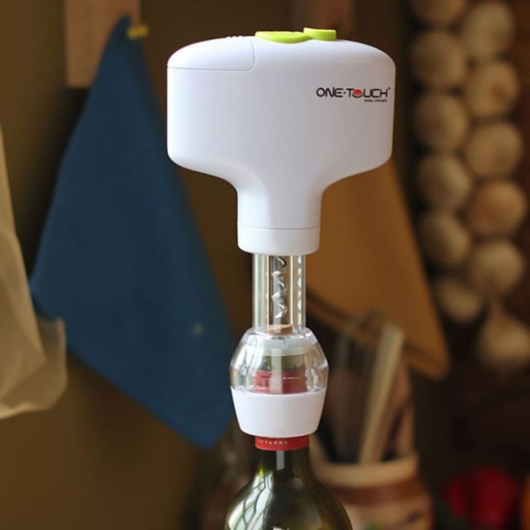Автоматический штопор One Touch На бутылке