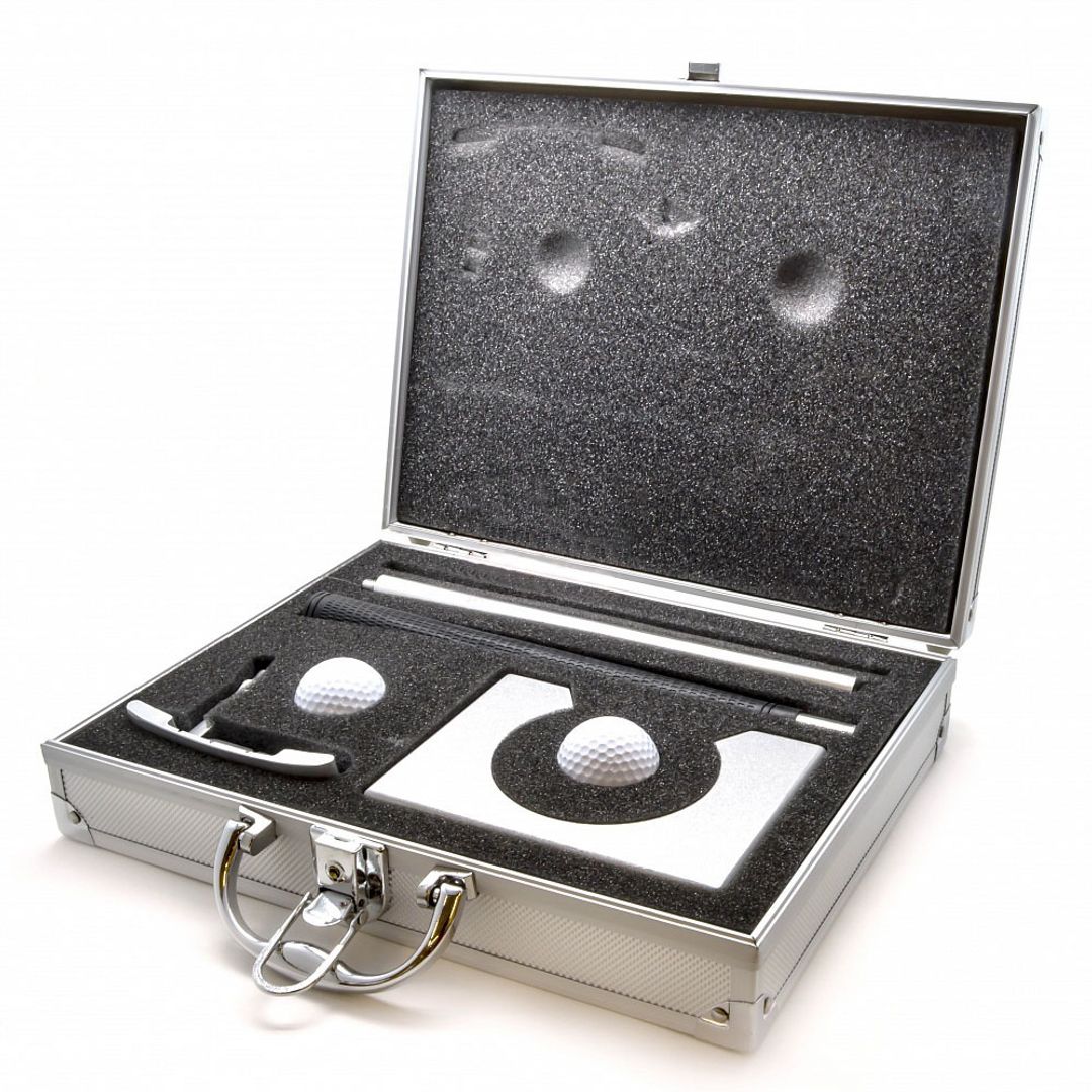 Набор для гольфа (мет. клюшка + 2 мяча) Набор для гольфа (мет. клюшка + 2 мяча)
