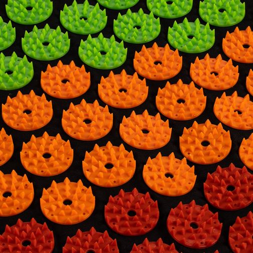 Массажный акупунктурный коврик с валиком Iglu (радужный)