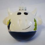 Фарфоровый елочный шар Коровка с елочкой (ручная роспись)