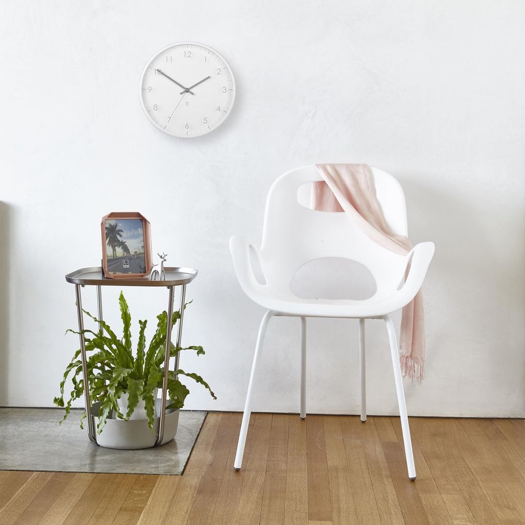 Часы настенные PACE (Белые) В интерьере Часы настенные PACE (Белые) В интерьере