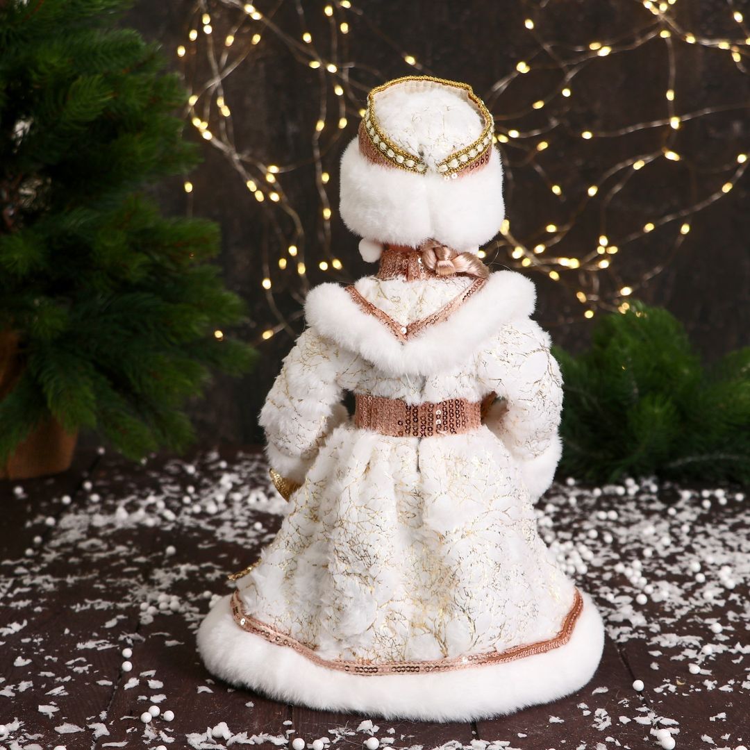 Снегурочка В шубке, двигается (30 см) Снегурочка В шубке, двигается (30 см)