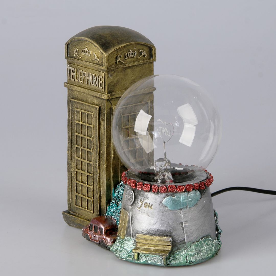 Плазменный шар Лондонская телефонная будка Плазменный шар Лондонская телефонная будка