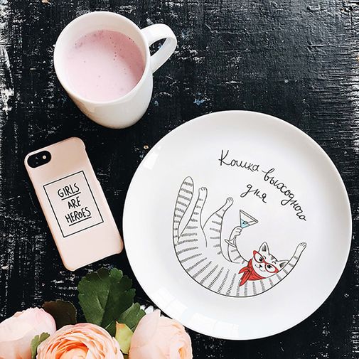 Тарелка Кошка с бокалом Кошка выходного дня