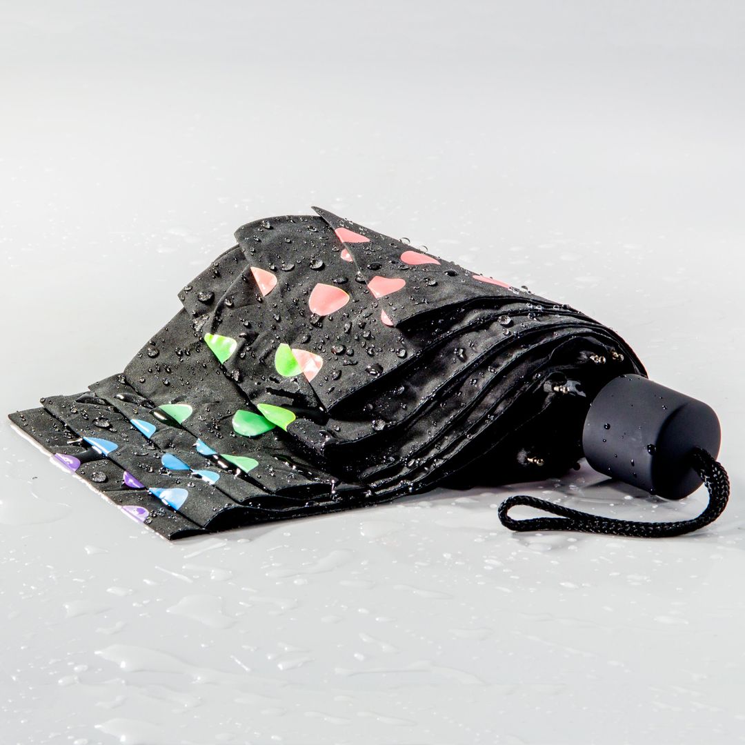 Цветные капли — значит, еще не высох