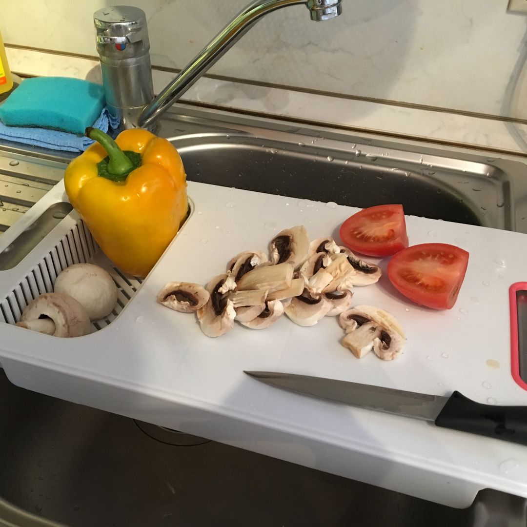 Разделочная доска на мойку