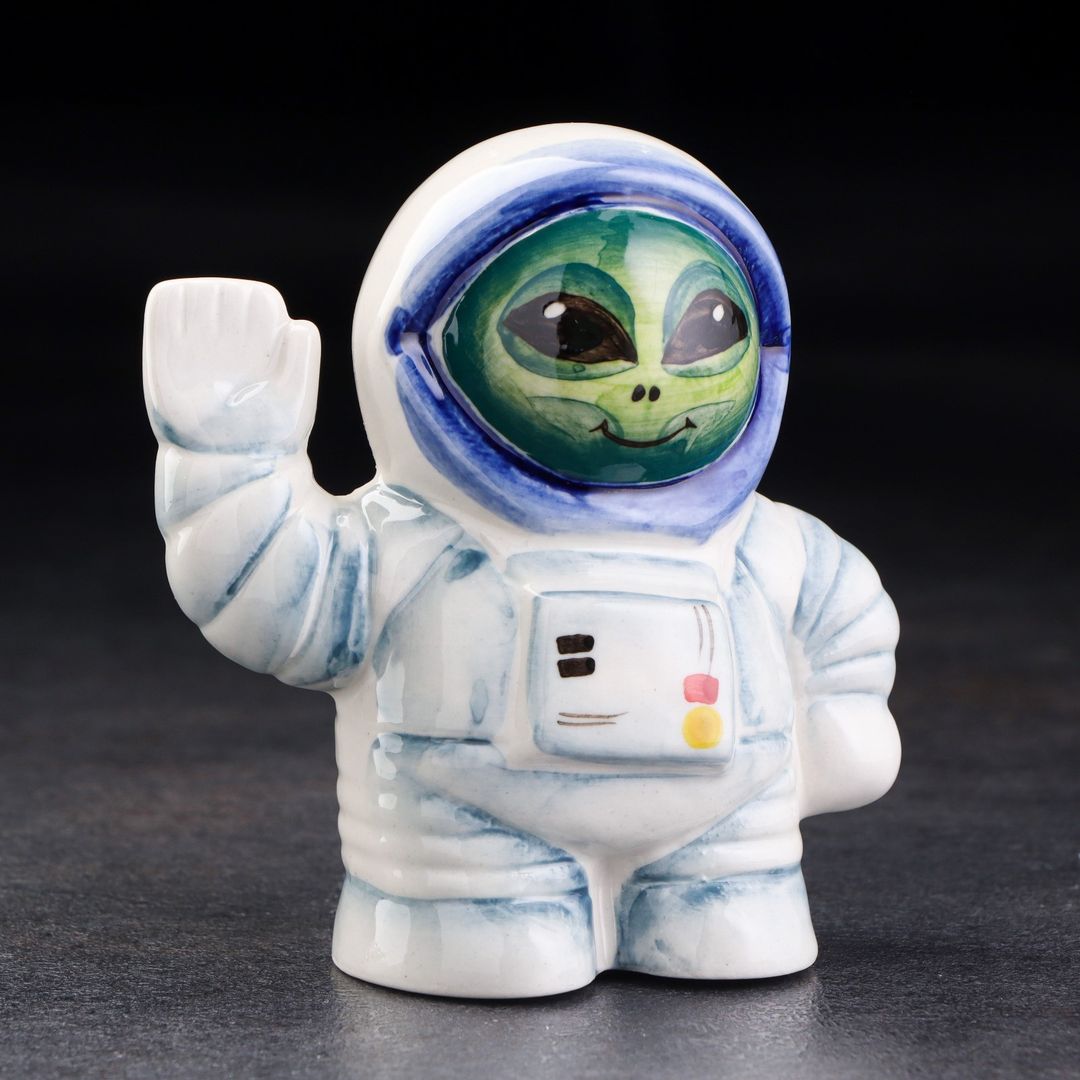 Солонка фарфоровая Космонавт Инопланетянин