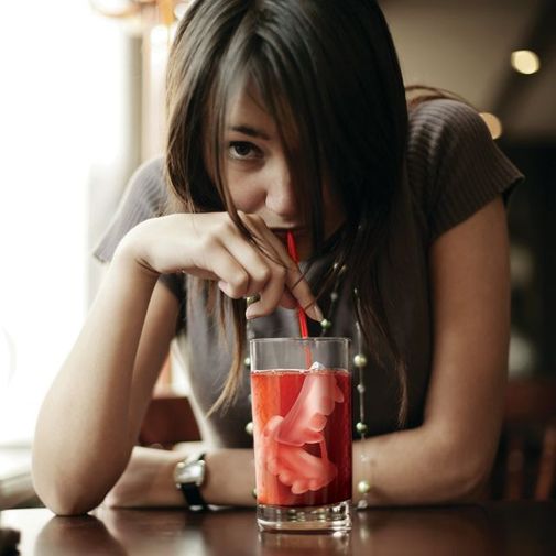 Форма для льда Клыки вампира Лед из формы в напитке Форма для льда Клыки вампира Лед из формы в напитке